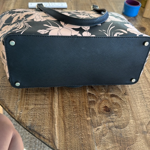 Laurel Way Gardenia Matching Bag and Wallet - Picture 9 of 9